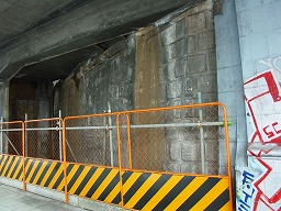 旧「花咲橋」電停の高架線アンダークロス