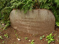 米領事夫妻の墓碑
